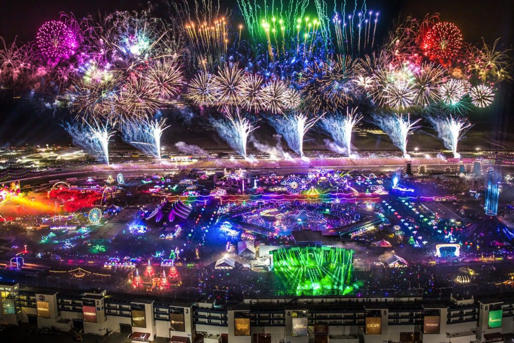 How Do You Take Epic Firework Shots? Alive Coverage Photographers Share Tips