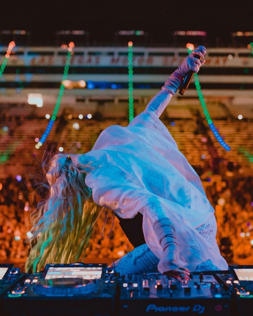 [WATCH] Grimes Debuts New ANYMA Collab ‘Welcome To The Opera’ At EDC Las Vegas