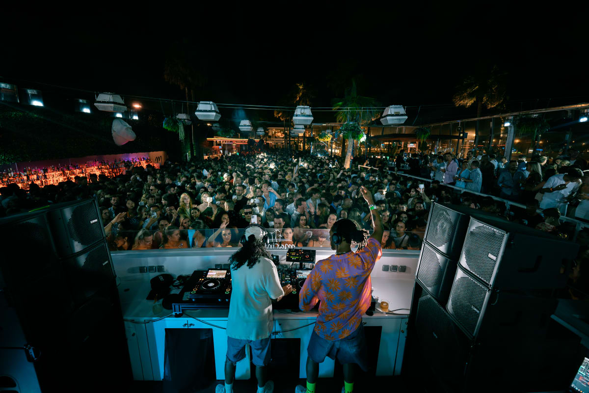 Indulge in Valencia’s Vibrant Music and Nightlife Scene at Marina Beach Club