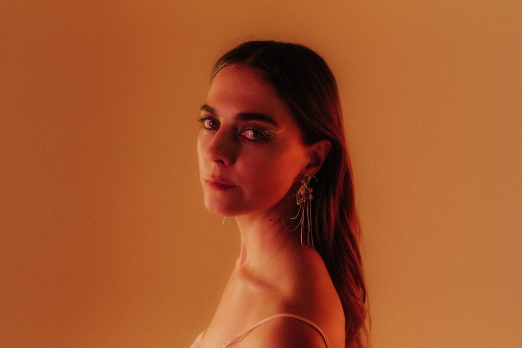 Nicky Elisabeth Debuts on Purified Records with ‘Light In The Dark’ Feat. Nathan Ball