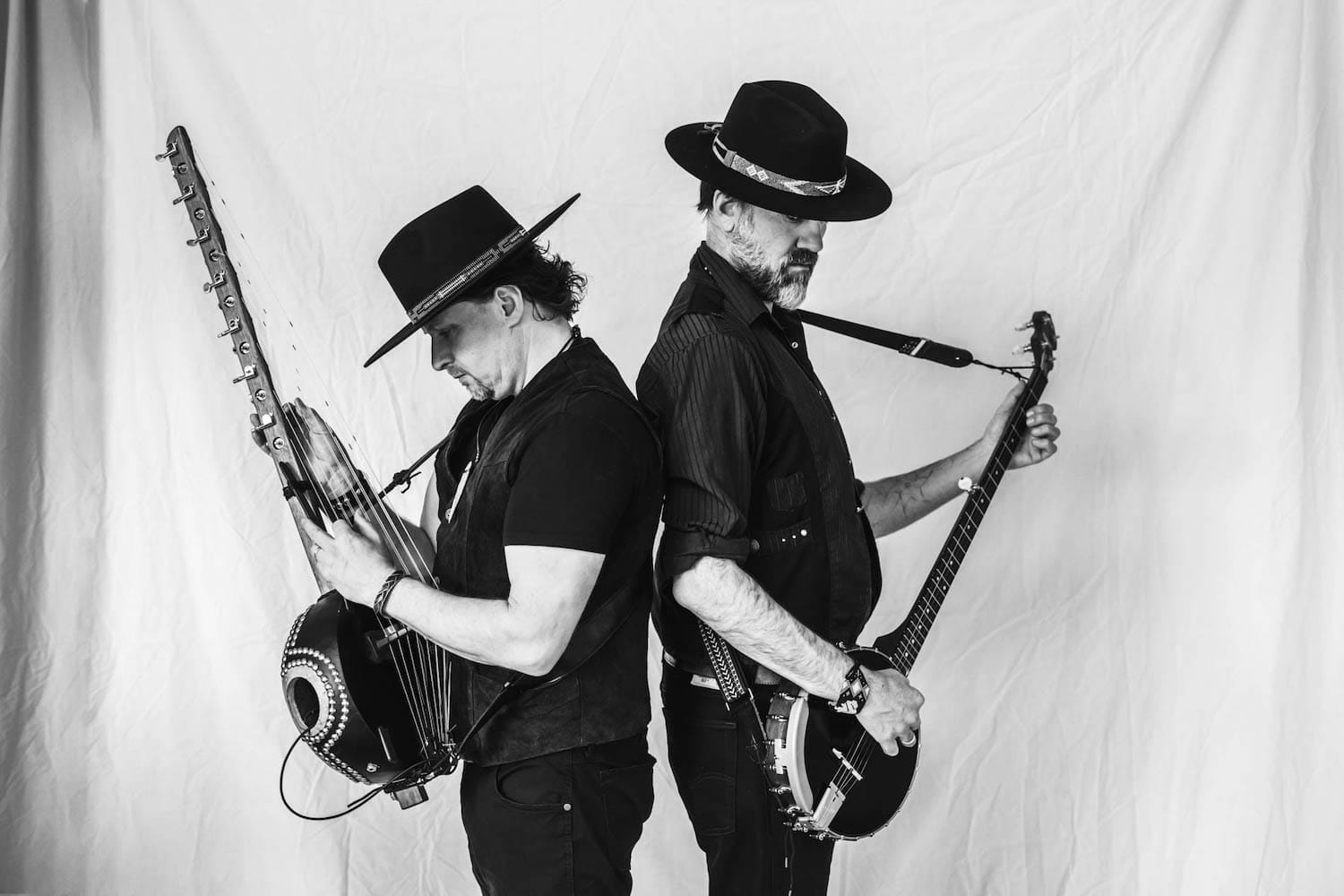 Dirtwire Reframe Monolink’s “Mesmerized” Through Organic Textures and Global Sound