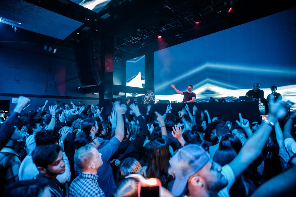 Lars performing live