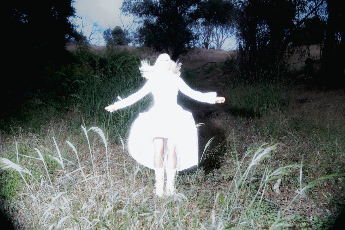 Violet Days Releases Her Captivating New EP 'Everything's Coming Up Roses'